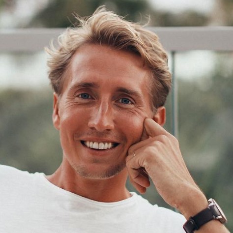 Stepping into Gratitude with the Creator of The Five Minute Journal, Alex Ikonn